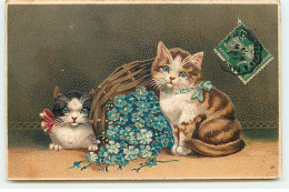 N°21700 - Carte Gaufrée - Deux Chats Autour D'un Panier Rempli De Myosotis - Otros & Sin Clasificación