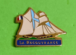 Pin's Bateau Voilier La Recouvrance Drapeau - Bateaux