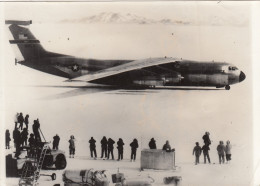 Photo - Lockheed C-141A Starlifter - Posé Sur La Calotte Glacière En Antartique - Universal Photo - Aviation