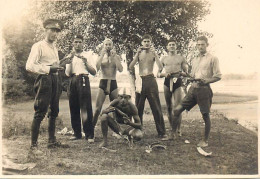 Military Man And Group Eating Watermelon Instant Photography - Krieg, Militär