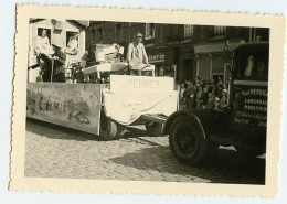 Snapshot Corso Défilé Camion Remorque à Situer Identifier Village - Personas Anónimos