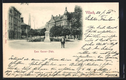 AK Villach, Hans Gasser-Platz Mit Denkmal Und Einem Posierenden Mann  - Sonstige & Ohne Zuordnung