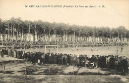 - Vendée -ref-F201- Sables D Olonne - Le Parc Des Sports - Partie De Football - Sport - - Sables D'Olonne