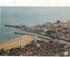 85. LES SABLES D'OLONNE .CPSM..VUE AERIENNE.  ENTREE DU PORT ET LA CHAUME. - Sables D'Olonne