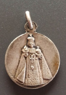 Pendentif Médaille Religieuse Début XXe Argenté "Enfant Jésus De Prague / Notre-Dame Du Scapulaire" Religious Medal - Religione & Esoterismo