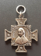 Pendentif Médaille Croix Religieuse Début XXe Argenté "Bernadette Soubirous / Notre-Dame De Lourdes" Religious Medal - Religion &  Esoterik