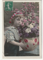 CPA FANTAISIE ENFANT . PETIT GARCON . FLEURS . 1908 - Retratos