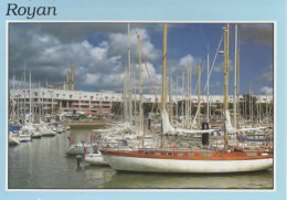 ROYAN, LE PORT DE PLAISANCE ET LE FRONT DE MER COULEUR   REF 15955 - Royan