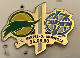 Pin S FOOT NANTES MARSEILLE 25 8 90 - Calcio