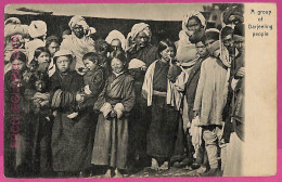 Ag3809  - INDIA - VINTAGE POSTCARD - A Group Of Darjeeling People - India