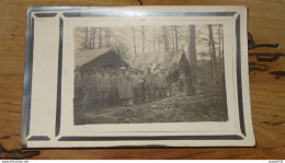 Carte Photo Groupe De Militaires Dans Les Bois ................ 15050 - Regiments