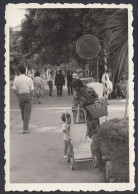 Passeggiando Per La Via Di Una Città, 1950 Fotografia Vintage, Photo - Lugares