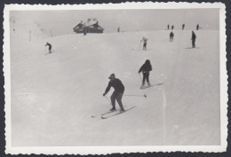 Gruppo Di Sciatori Su Pista In Montagna Da Identificare, 1950 Foto Epoca - Lugares