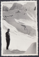 Circondato Da Mare Di Neve In Montagna Da Identificare, 1950 Foto Vintage - Lugares