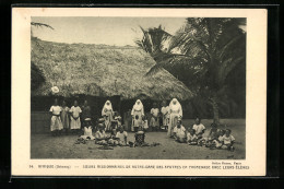 CPA Dahomay, Soeurs Missionnaires De Notre-Dame Des Apotres En Promenade Avec Leurs Eleves - Missionar  - Zonder Classificatie