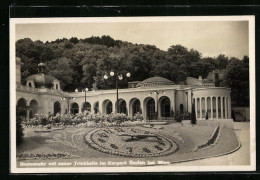 AK Baden Bei Wien, Blumenuhr Mit Neuer Trinkhalle Im Kurpark  - Sterrenkunde