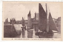 85. LES SABLES D'OLONNE .CPA . LA RENTRÉE DES BARQUES DE PÊCHE. ANNEE 1914 + TEXTE - Sables D'Olonne