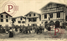 FRANCIA. FRANCE. URRUGNE. La Place De La Mairie, Un Jour De Fête - Urrugne