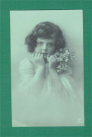 XB1285 JEUNE FILLE, ENFANT, GIRL FAMOUS CHILD MODEL LITTLE SHIRLEY ASHTON BLUE COLORED RPPC - Portraits