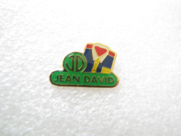 PIN'S     JEAN DAVID  MODE - Altri & Non Classificati