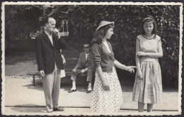 Italia 1950 - Discutendo In Un Parco Da Identificare - Fotografia D'epoca - Places