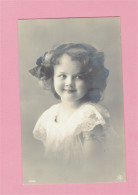 XB1291 JEUNE FILLE, ENFANT, GIRL FAMOUS CHILD MODEL CANDICE  ASHTON IN LACE RPPC - Retratos