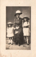 Gimont - Carte Photo - Femme Et Ses Filles - Mode Chapeau - Photographe BONNEFONT - Autres & Non Classés