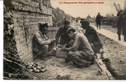 BELGISCH LEGER-L'ARMEE BELGE"LE CHARGEMENT DES GRENADES A MAIN-OPLADEN VAN DE HANDGRANATEN" - War 1914-18