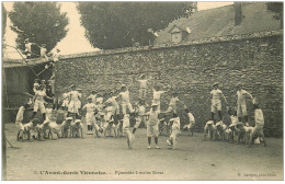 38 VIENNE. L'Avant-Garde Viennoise. Pyramide à Mains Libres. Gymnastes Et Sport Jeu - Vienne