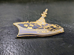 N Pins Pin's Insigne Militaire Porte-avions Foch Clemenceau Marine Nationale Toulon Brest Arsenal Navire De Guerre - Militair & Leger