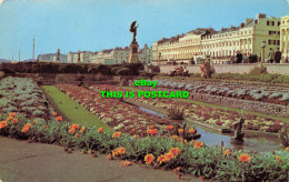 R572823 BR 1. Seafront Sunken Garden With Peace Statue In Background. Brighton. - Monde