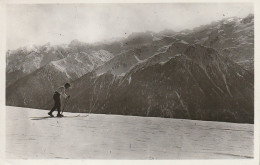 XXX -(31) LES SPORTS D' HIVER A LUCHON SUPERBAGNERES - VUE DU PLATEAU SUR LA HAUTE CHAINE - SKIEUR DE FOND - 2 SCANS - Superbagneres