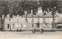 XXX -(37) TOURS - PLATEAU DE LA TRANCHEE - LA MAIRIE - ANIMATION - ENFANTS SUR LA PLACE  - 2 SCANS - Tours