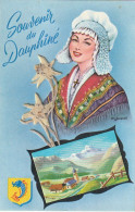 XXX - SOUVENIR DU DAUPHINE - CARTE FANTAISIE AVEC AJOUT FLEURS SECHEES : EDELWEISS ET COIFFE - 2 SCANS - Personajes