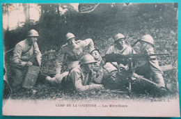 CPA CARTE POSTALE   MILITARIA  LES MITRAILLEURS - CAMP DE LA COURTINE - Ausrüstung