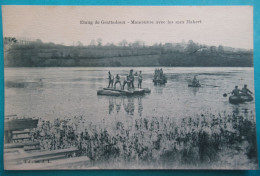 CPA CARTE POSTALE   MILITARIA  MANOEUVRE AVEC LES SACS HABERT SUR L ETANG DE GRATTADOUX - CAMP DE LA COURTINE - Manoeuvres