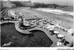 AJWP5-0519 - PISCINE - BIARRITZ - LA PLAGE ET LES CASINOS - VUS DE LA PISCINE CALIFORNIENNE DE L'HÔTEL DU PALAIS  - Otros & Sin Clasificación