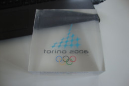 Olimpiadi Torino 2006 Fermacarte In Plexiglass Cm. 12x12x4 - Altri & Non Classificati
