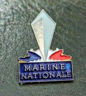 N Pins Pin's Insigne Militaire Navire De Guerre Marine Nationale Arsenal Toulon Brest - Militair & Leger