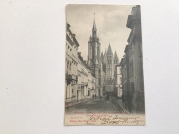 Carte Postale Ancienne Tournai Le Beffroi Et La Cathédrale Vus De La Rue Saint-Martin - Doornik