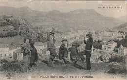 XXX -(63) " MILLE BONS SOUHAITS D' AUVERGNE " - BOURREE ENFANTINE - DANSEURS , ACCORDEONISTE- 2 SCANS - Personajes