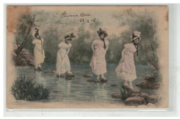 ILLUSTRATEUR VIENNE #16917 4 FEMMES SAUTANT SUR DES PIERRES AU DESSUS DE LA RIVIERE - Vienne