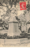 02 BRUYERES ET MONTBERAULT #21241 MONUMENT AUX MORTS VUE PRISE DE DERRIERE AVEC ABSIDE ET EGLISE - Other & Unclassified