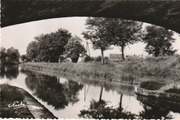 XXX -(82) VALENCE D' AGEN - PERSPECTIVE SUR LE CANAL PRISE SOUS UN PONT- 2 SCANS - Valence