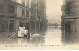 75 PARIS #22670 INONDATIONS 1910 RADEAU RUE MAITRE ALBERT COMMERCE VINS - De Overstroming Van 1910