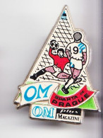 Pin's Football OM Sparta De Prague Om Plus Magasine Réf 6138 - Voetbal