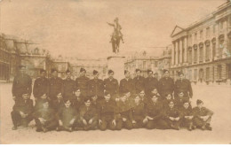 78 VERSAILLES #24210 CARTE PHOTO 3EME CIE 35EME BATAILLON D INFANTERIE MILITAIRES CHATEAU - Versailles