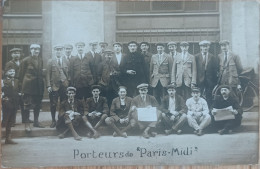 PORTEURS DE JOURNEAUX PARIS-MIDI 37 RUE DU LOUVRE  PARIS  MAGASIN DEVANTURE CARTE PHOTO MÉTIERS - Arrondissement: 09