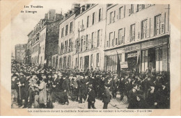 87 LIMOGES #28481 LES TROUBLES MANIFESTATION MANIFESTANTS DISTILLERIE NOUHAUD VERS PREFECTURE 1905 - Limoges