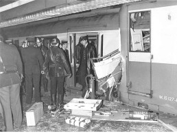ACCIDENT TRAIN #PP1153 ACCIDENT DU RER GENDARMES 1 MORT ET 71 BLESSES - Sonstige & Ohne Zuordnung